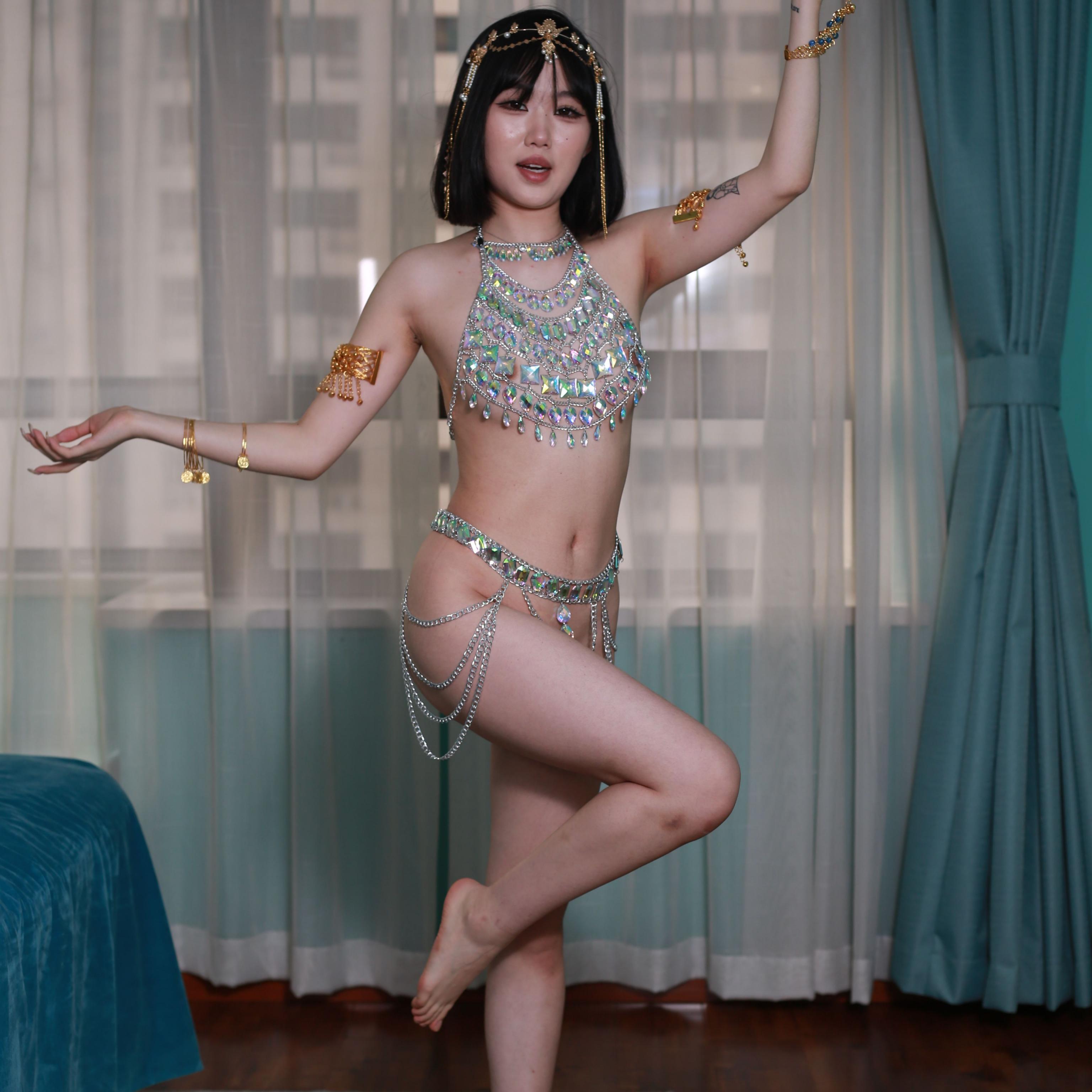 体态优美曼妙多姿
