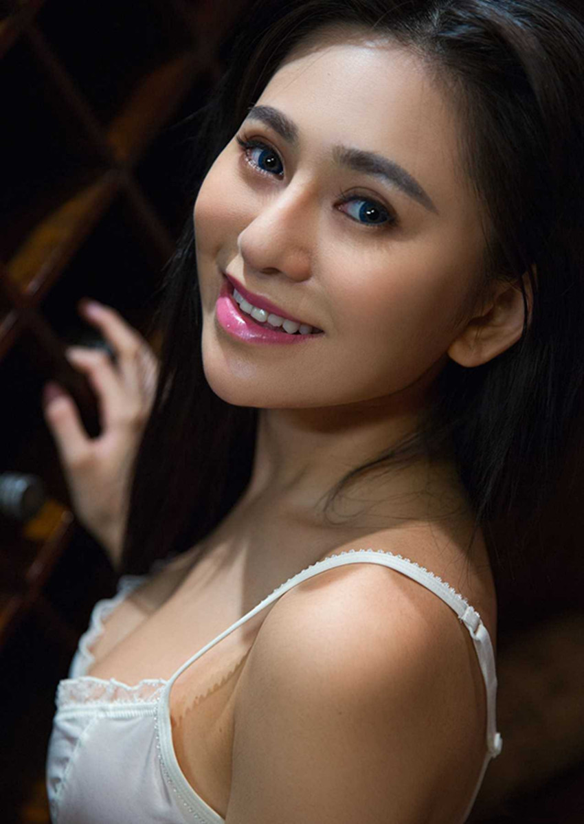 一往情深的美女