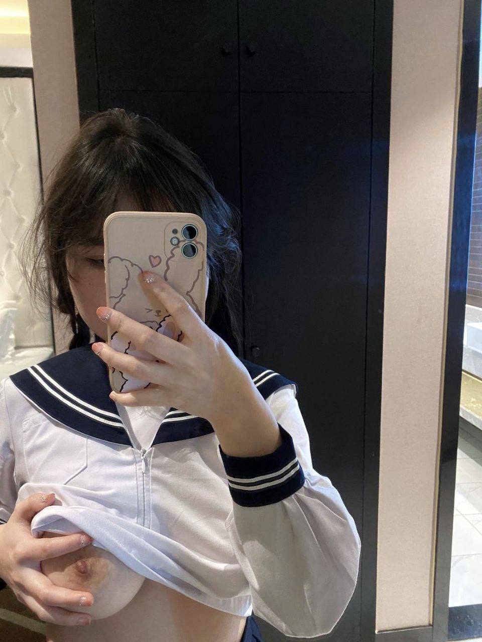 分享硬盘里珍藏的美乳美女