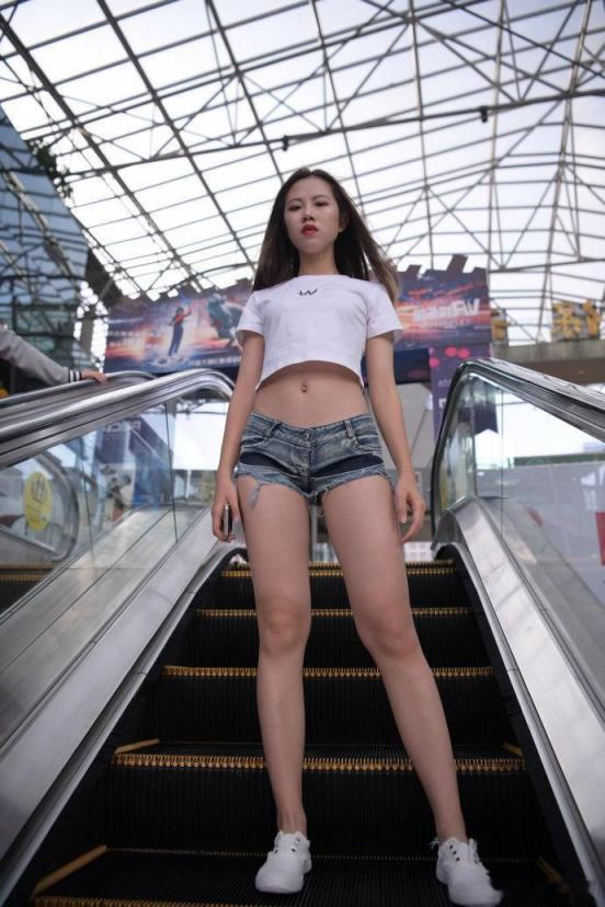 街拍齐逼短裤之若隐若现