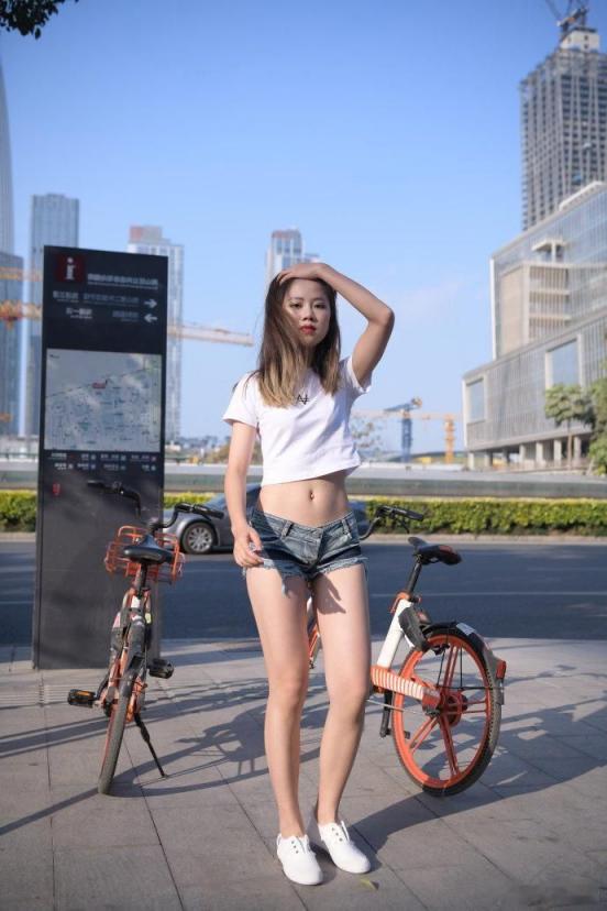 街拍齐逼短裤之若隐若现