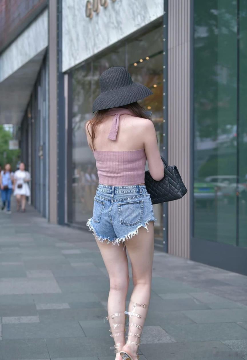 街拍齐逼短裤之若隐若现