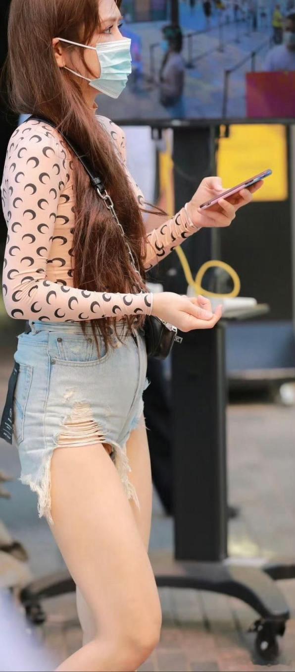 街拍齐逼短裤之若隐若现