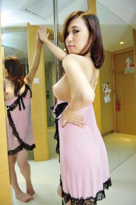 粉衣美妇 [28P]
