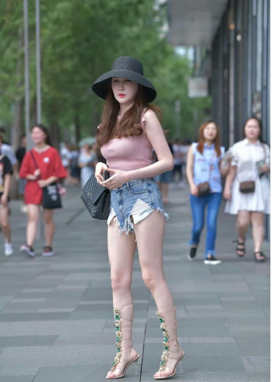 齐逼短裤的诱惑