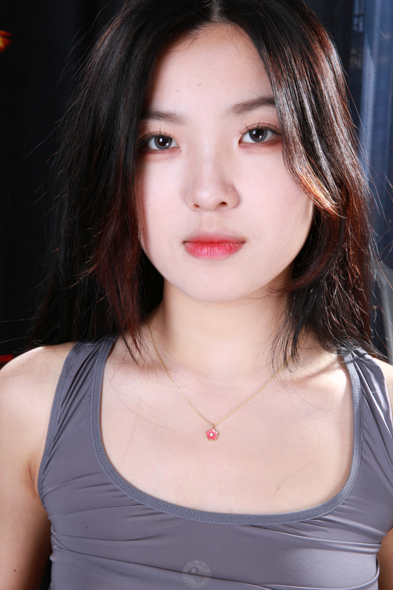 极品白嫩开档瑜伽裤美妞