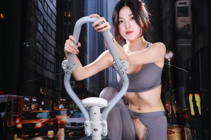 极品白嫩开档瑜伽裤美妞