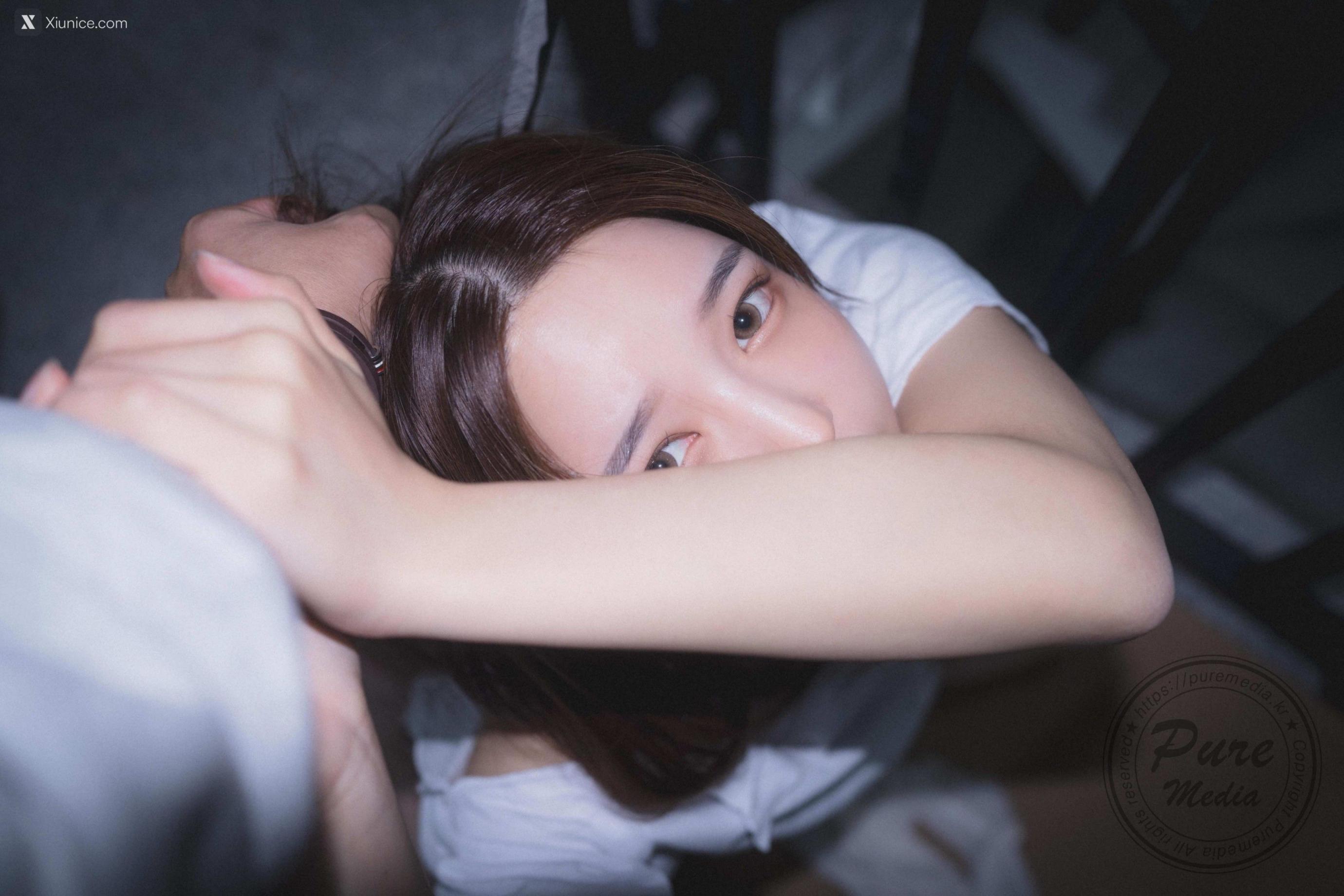 最近很火的含着内裤的女孩Yeha套图