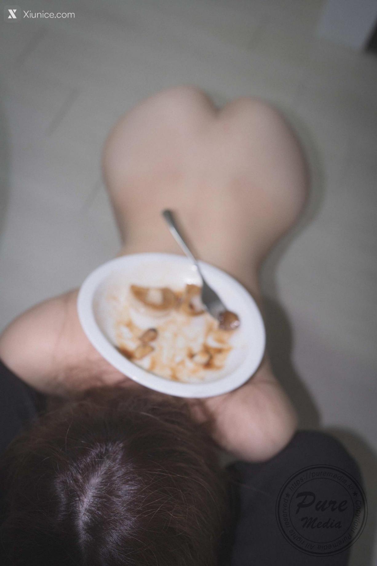 最近很火的含着内裤的女孩Yeha套图