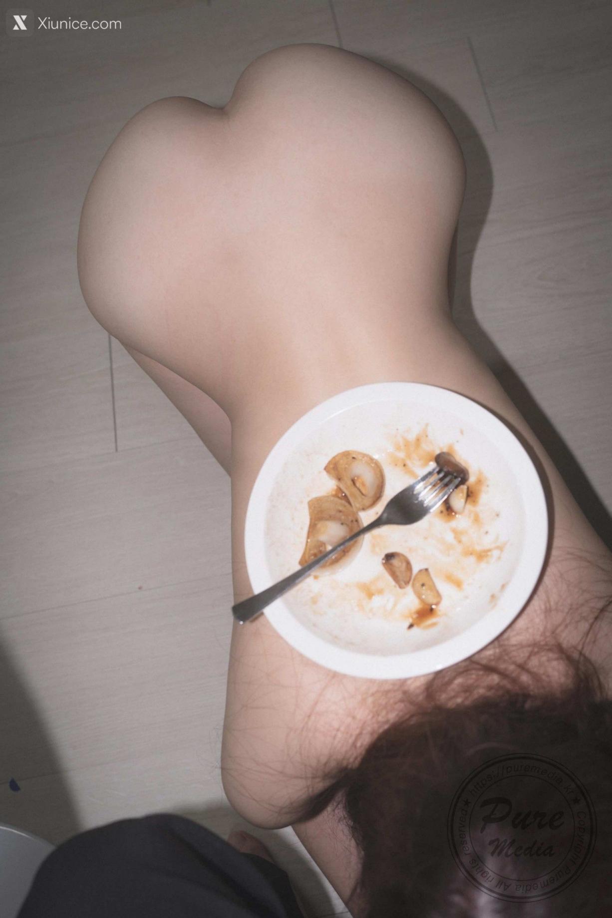 最近很火的含着内裤的女孩Yeha套图