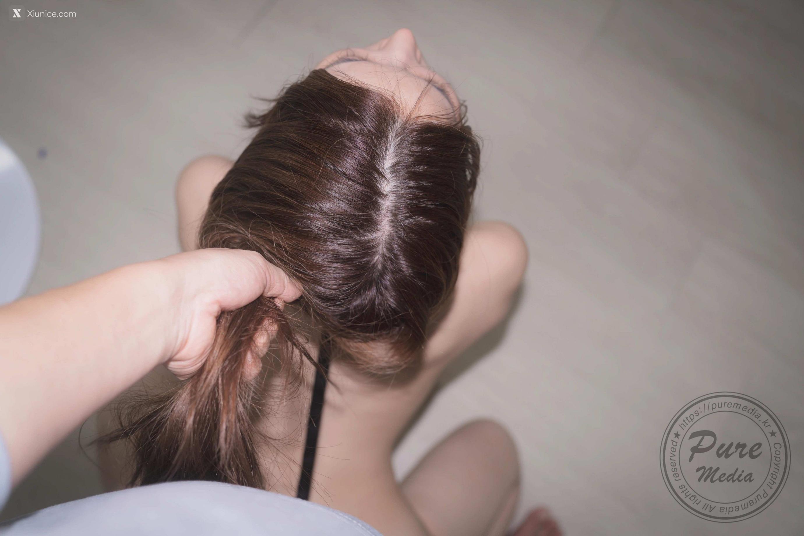 最近很火的含着内裤的女孩Yeha套图