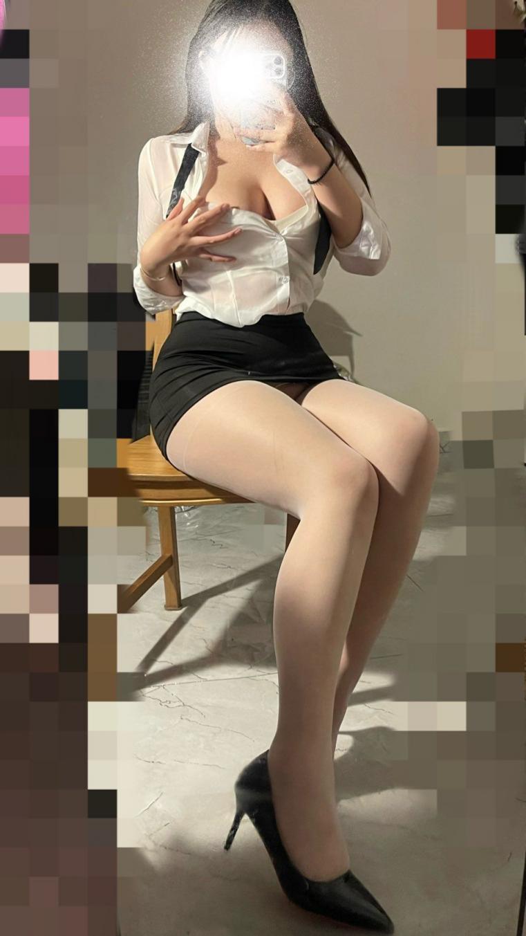 大奶骚母狗