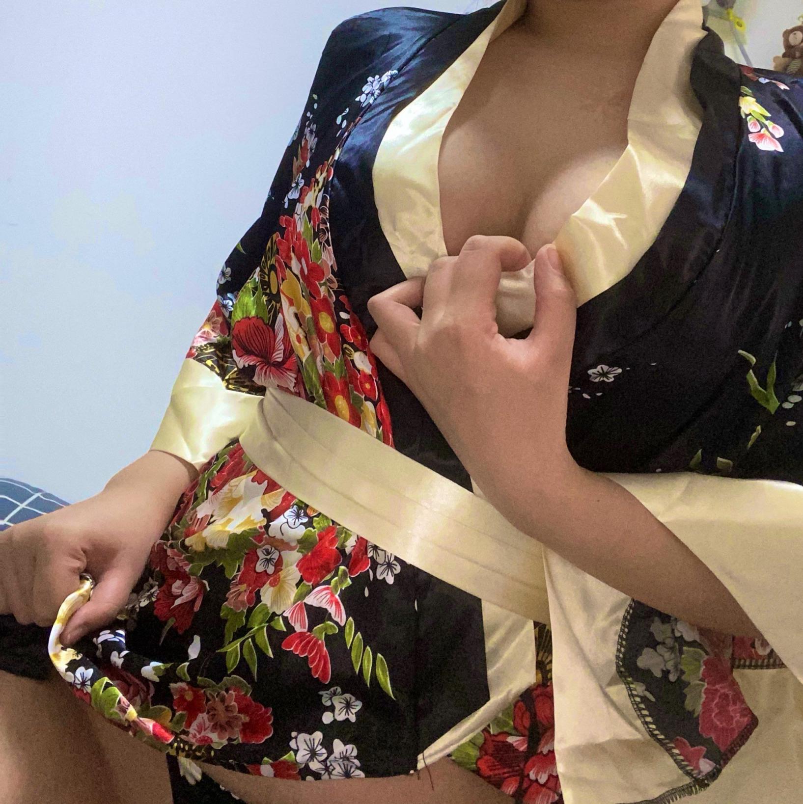 大奶骚母狗