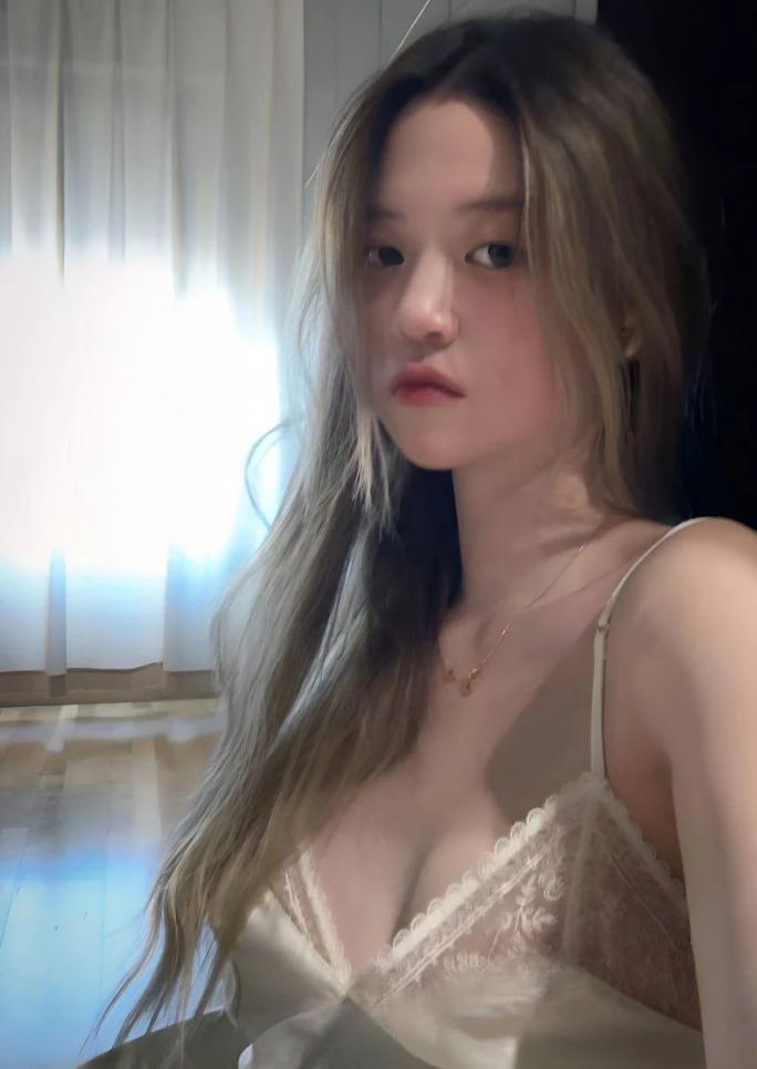 如果一个女孩这样看你，你会喜欢吗？