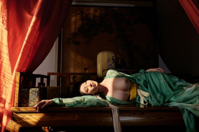 古装妹子极品圆润的美乳