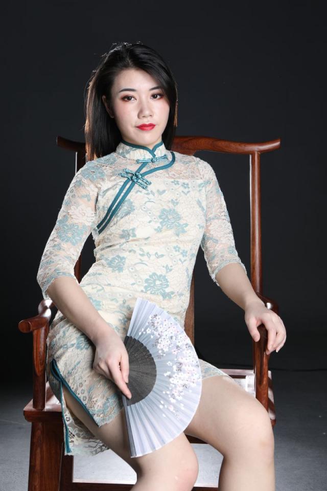 这旗袍妹子还真诱人呢