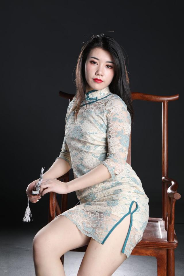 这旗袍妹子还真诱人呢