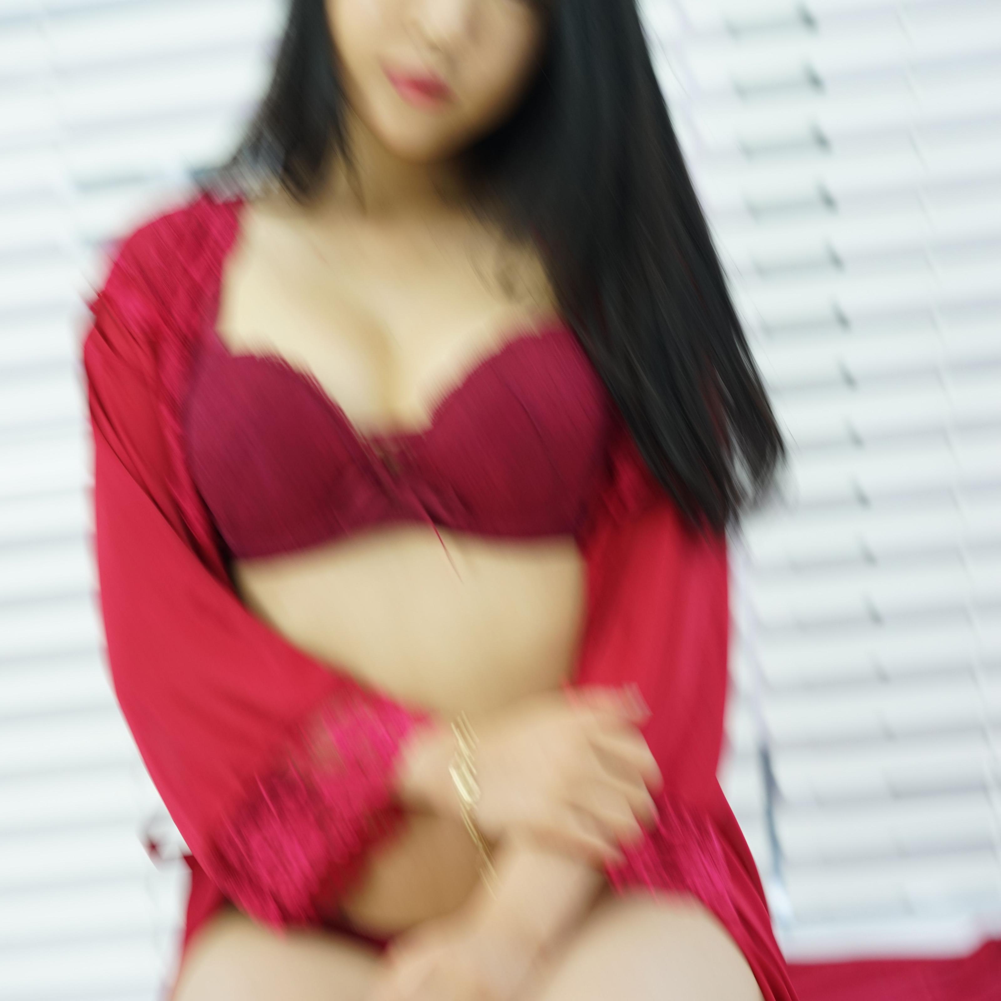 红色内衣妹子真的是骚啊