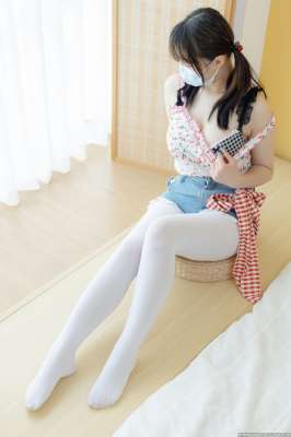 极品巨乳白丝微胖女孩儿