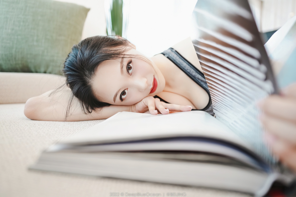 体态优美的瑜伽妹子