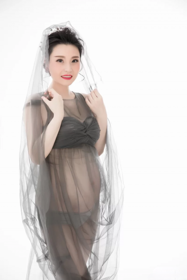 大奶骚妻的生活照、孕照和吞精照分享