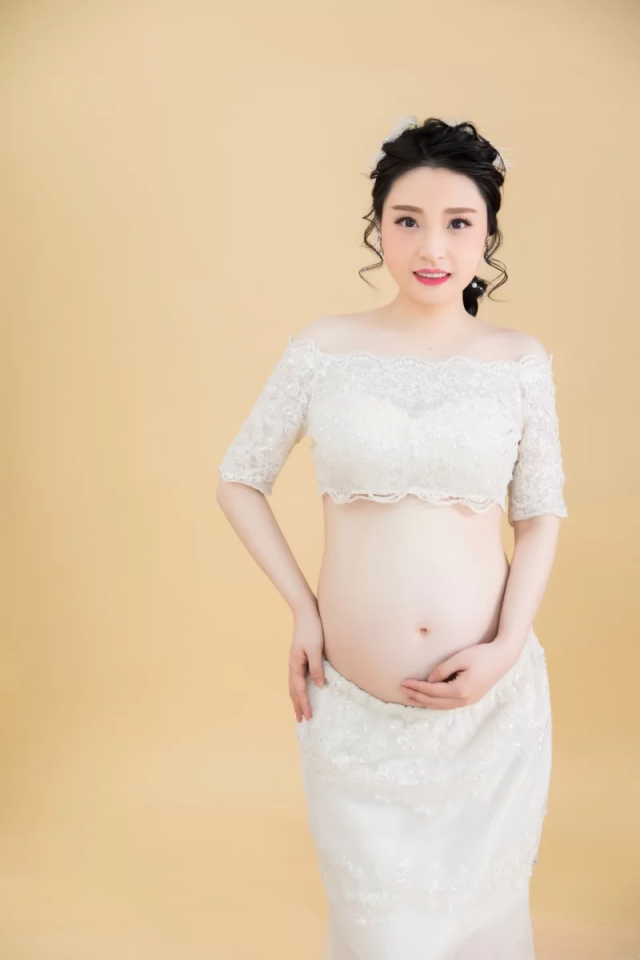 大奶骚妻的生活照、孕照和吞精照分享