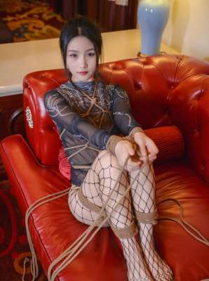 这么纯的妹子被绑住了你想不想干点啥