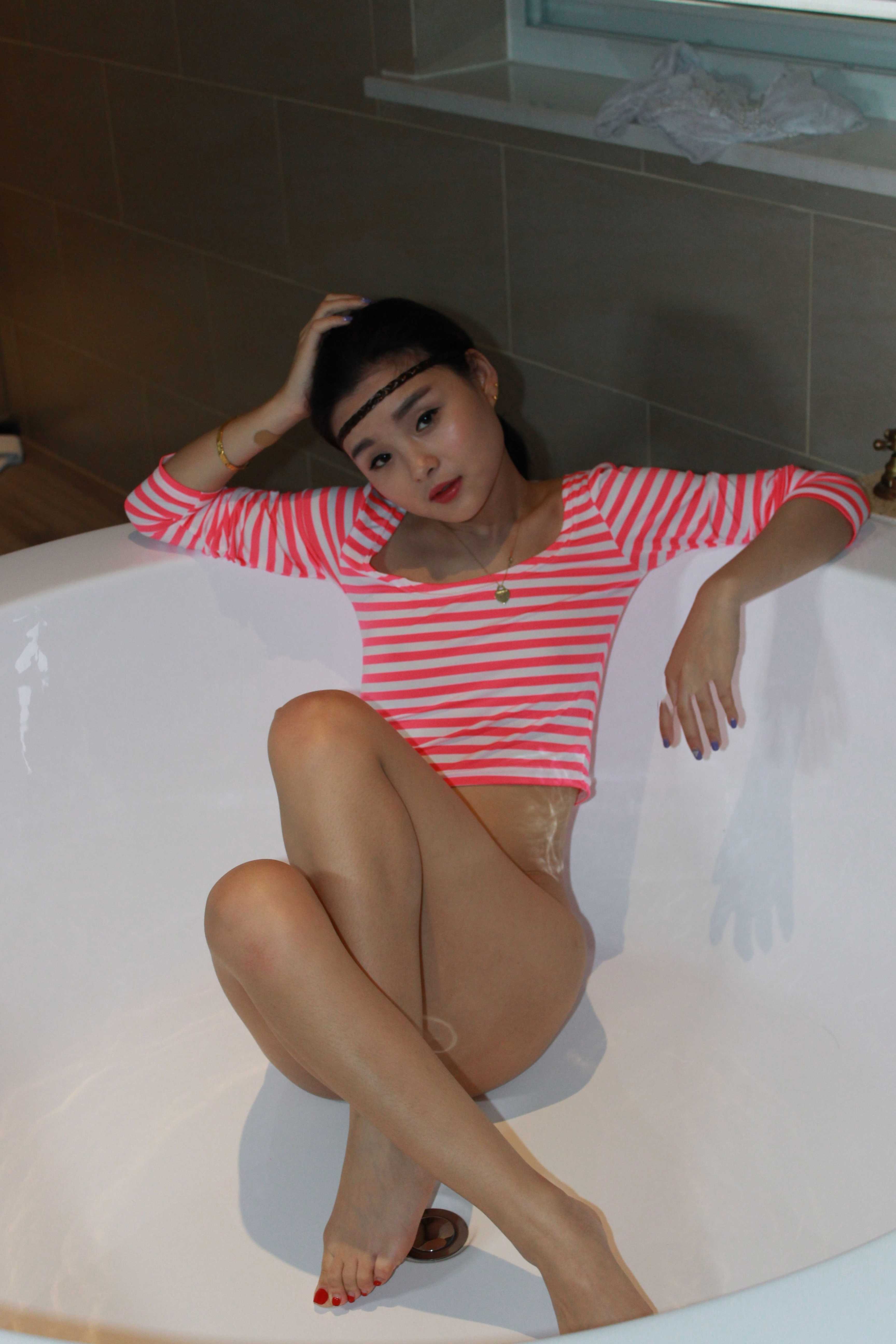 挺俏丽的小妹子