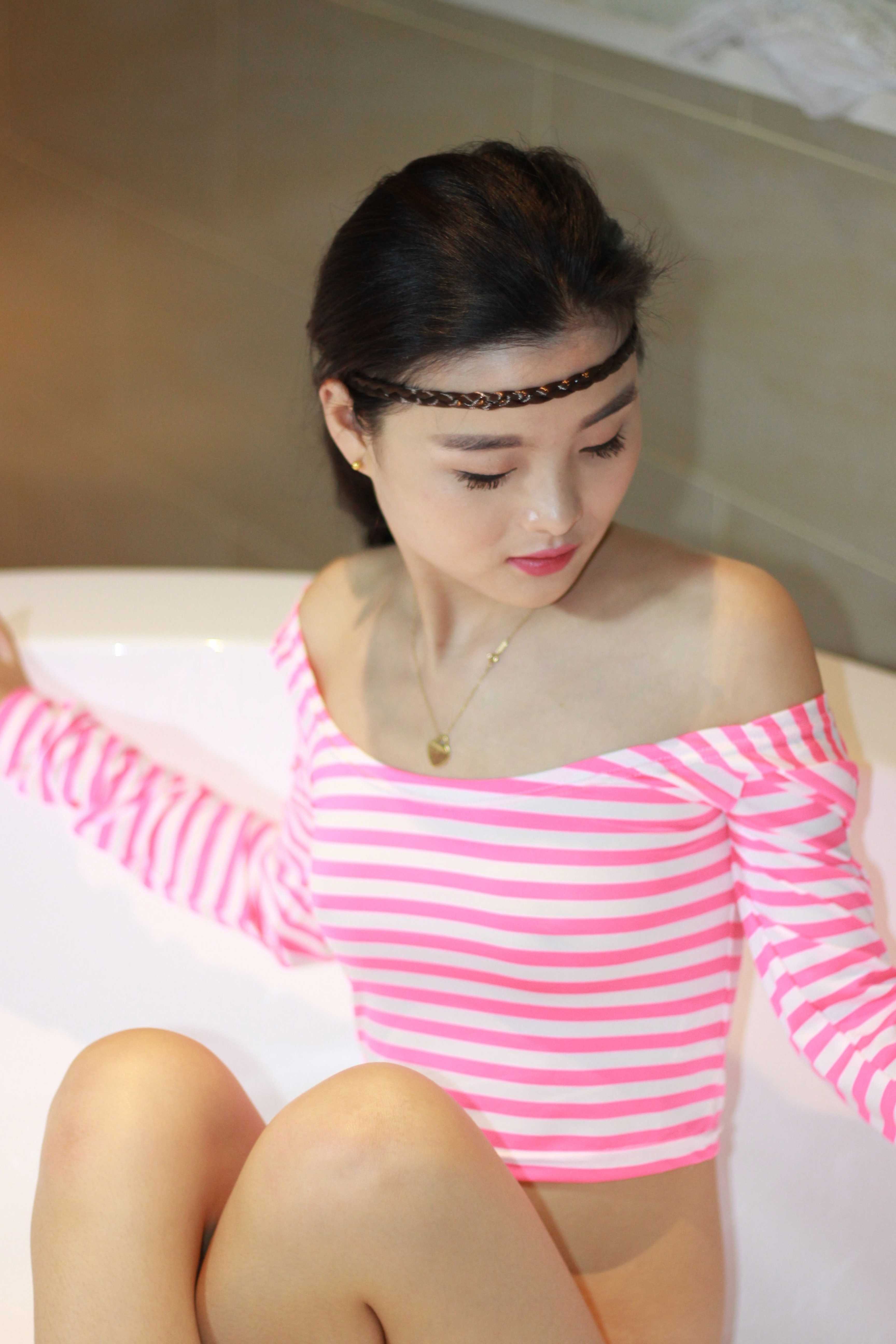 挺俏丽的小妹子