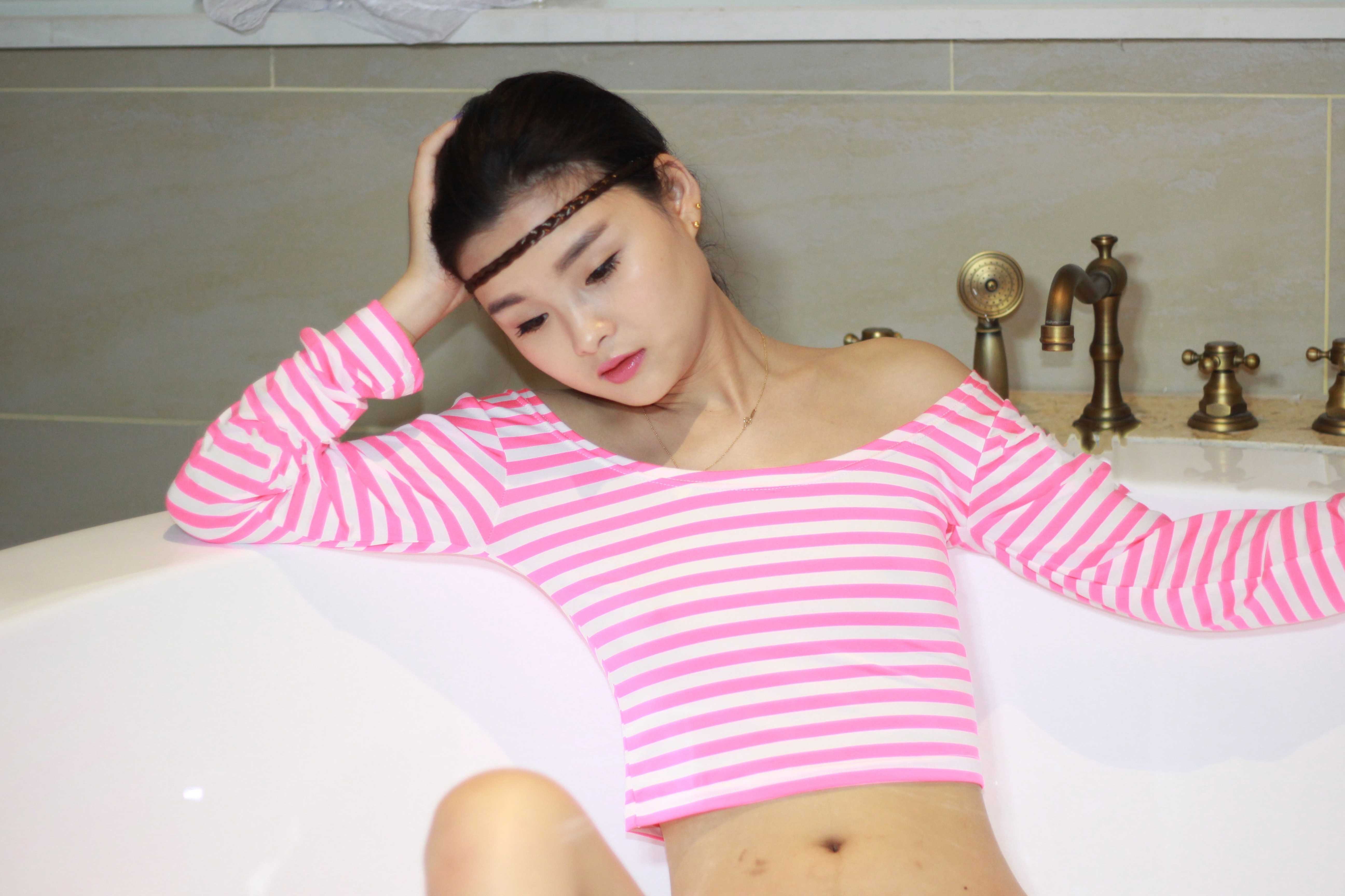 挺俏丽的小妹子