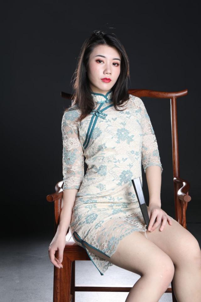 这旗袍妹子还真诱人呢[58P]