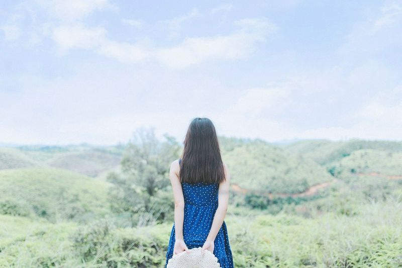 美女精致眉眼光滑牛奶肌