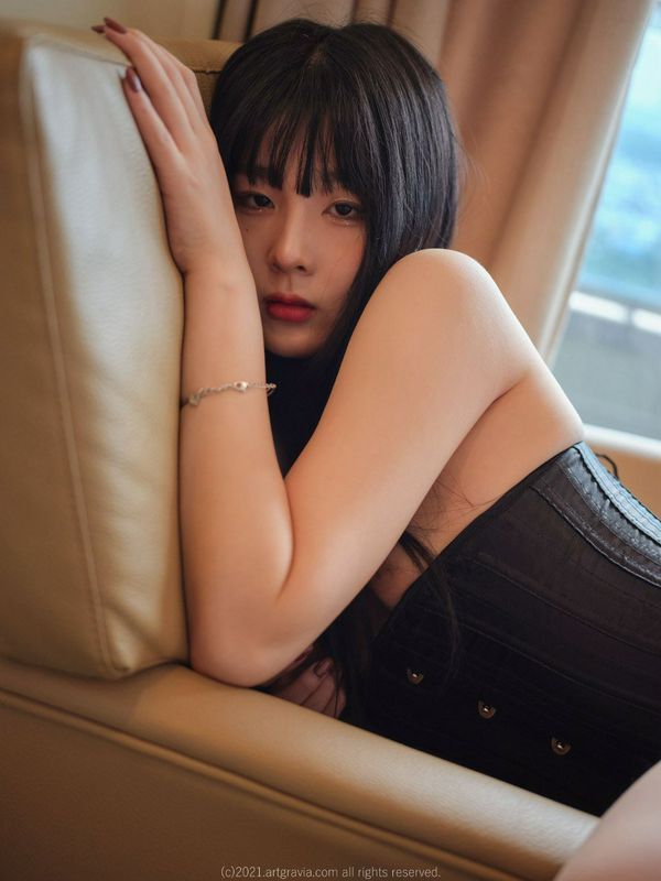 黑色情趣内衣女孩