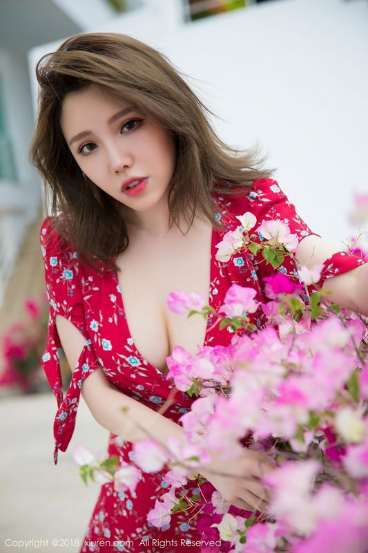 黄楽然 性感写真