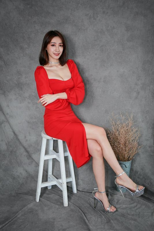 台模美腿系列长腿美模段璟乐红色小礼服高跟美腿外拍
