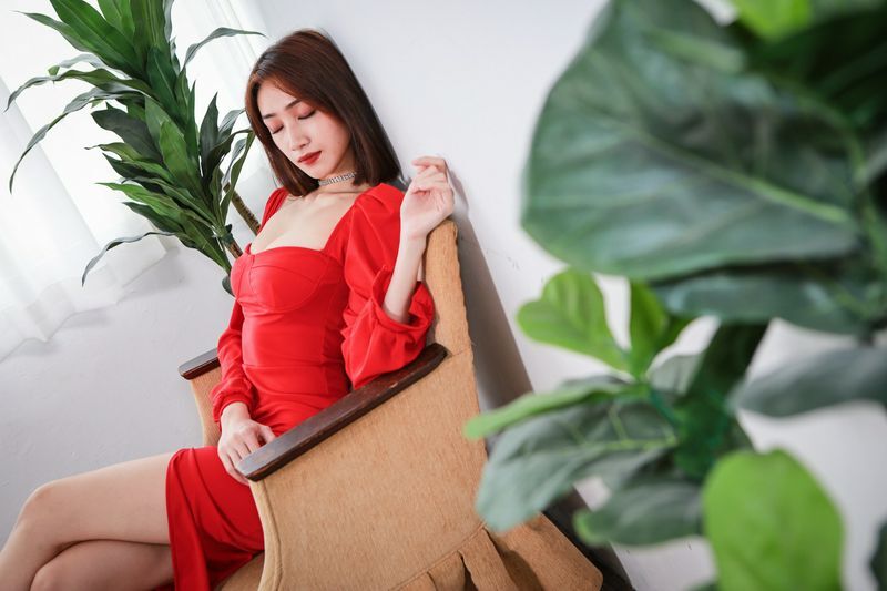 台模美腿系列长腿美模段璟乐红色小礼服高跟美腿外拍