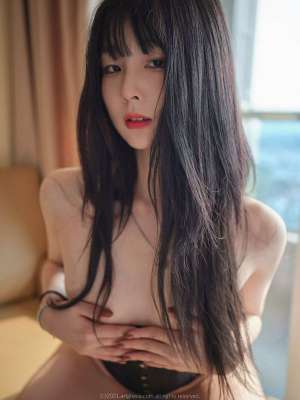 黑色情趣内衣女孩