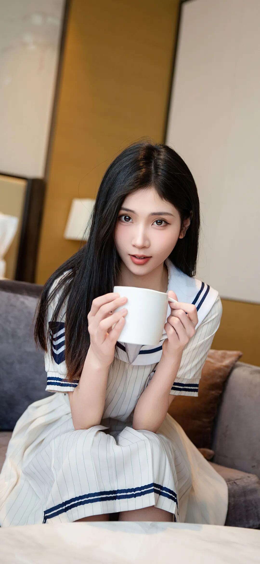 漂亮又性感的小妮子