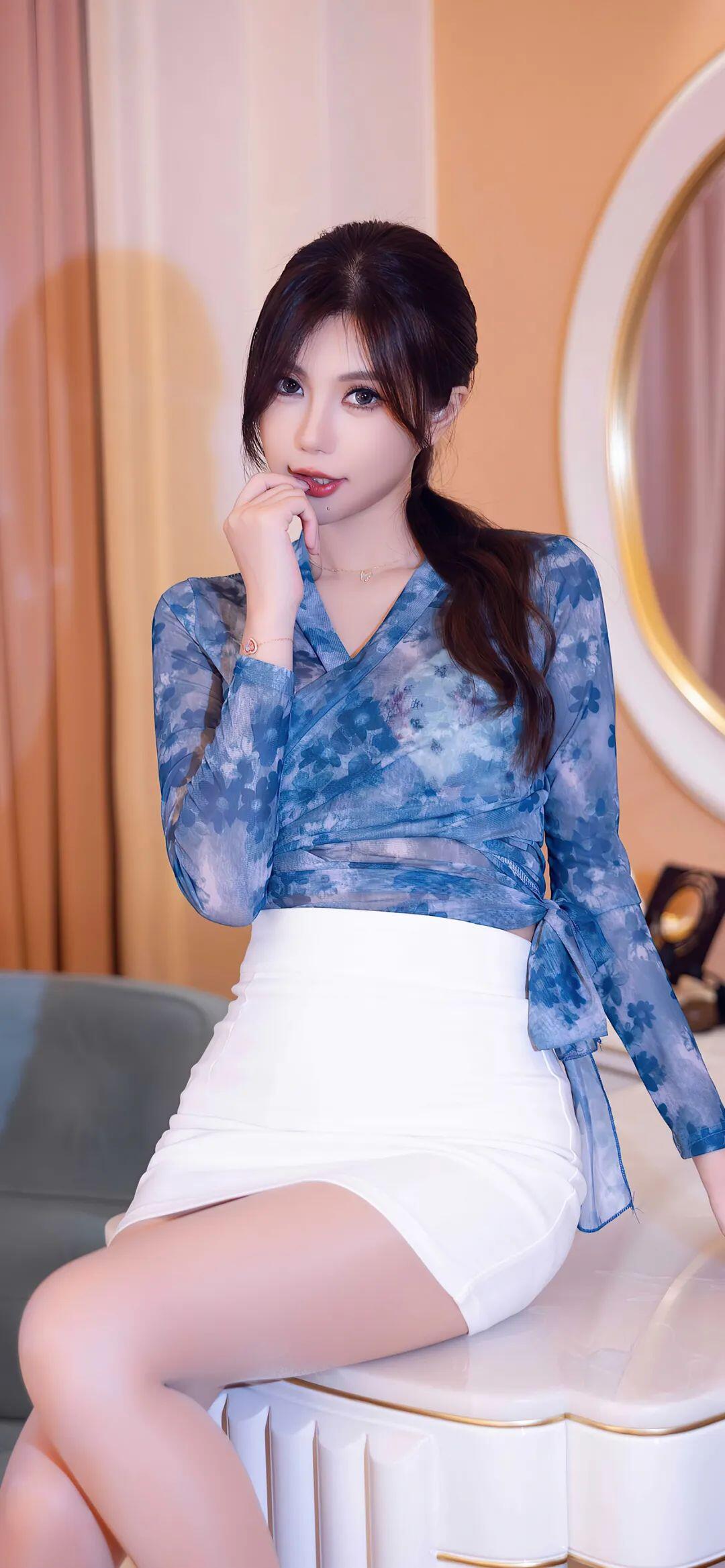 漂亮又性感的小妮子