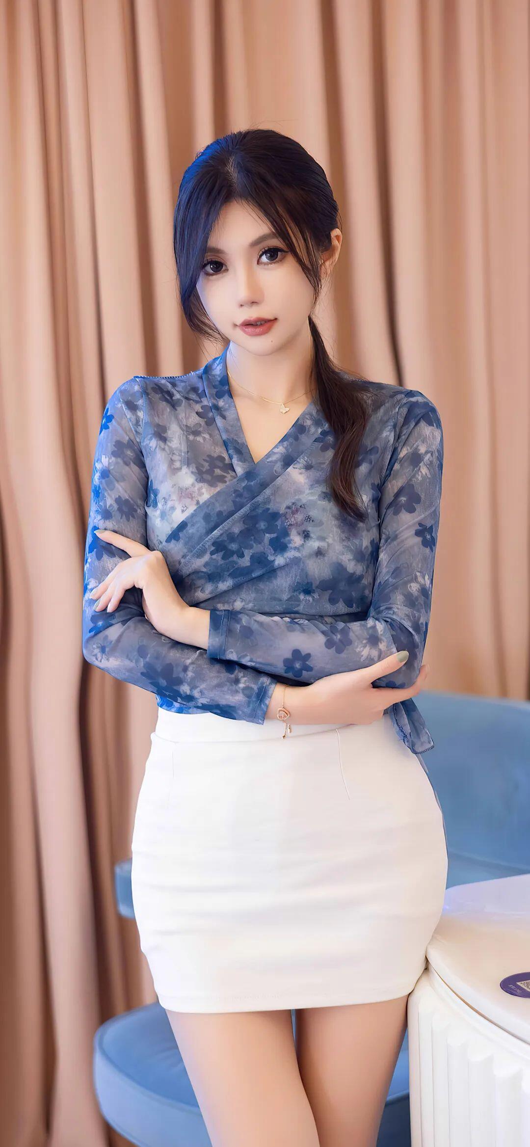 漂亮又性感的小妮子