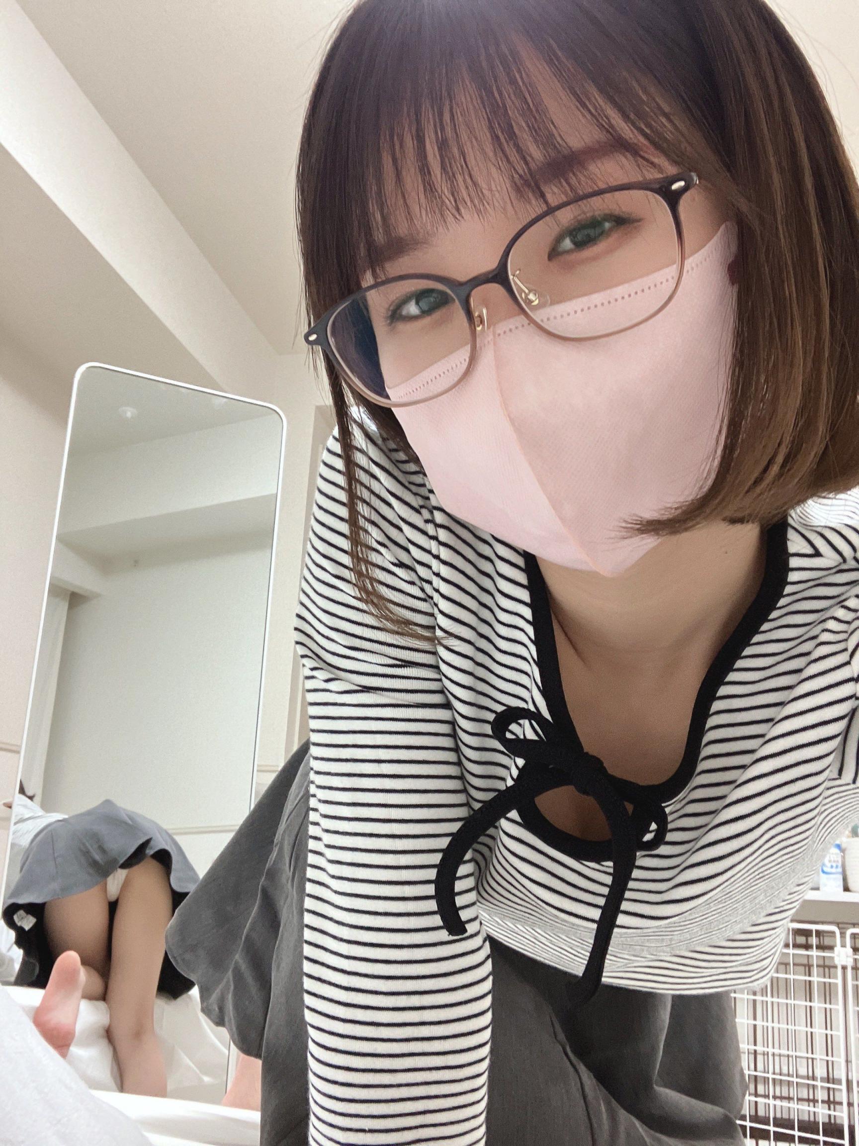日式女孩不爱穿内衣