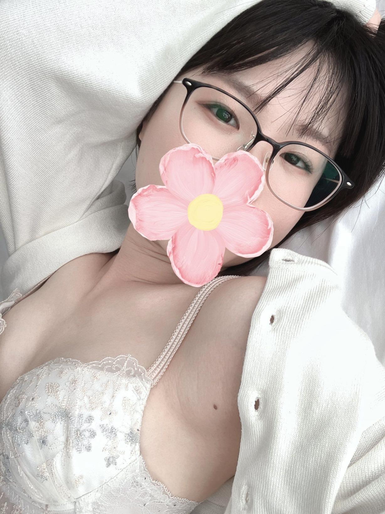 日式女孩不爱穿内衣