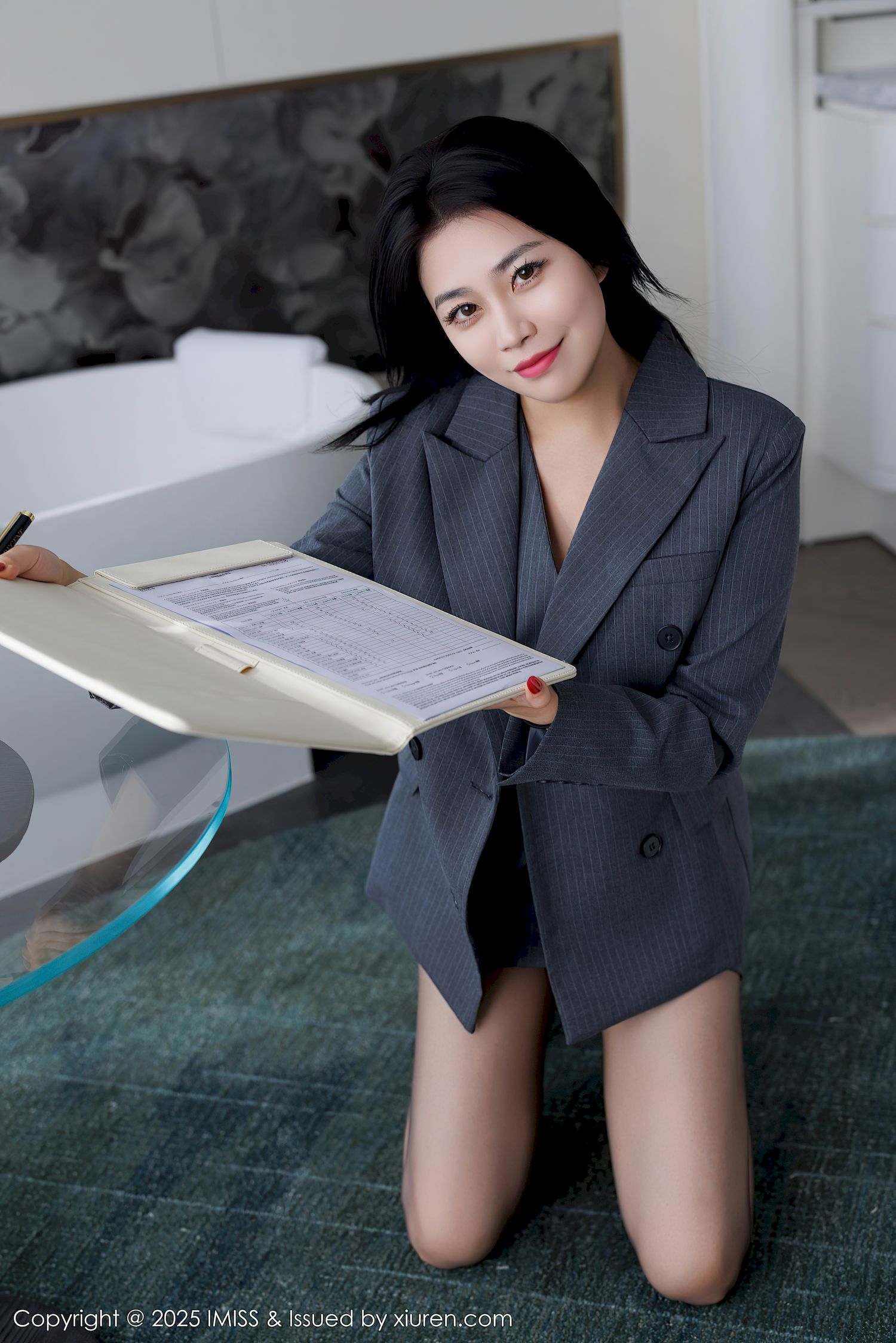 女神许诺Sabrina职场OL服饰黑丝白领性感写真