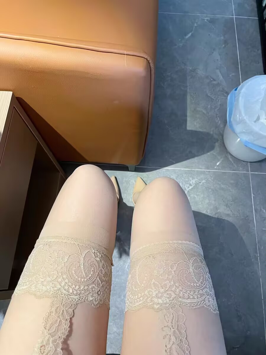 天气晴娇妻的丝袜诱惑
