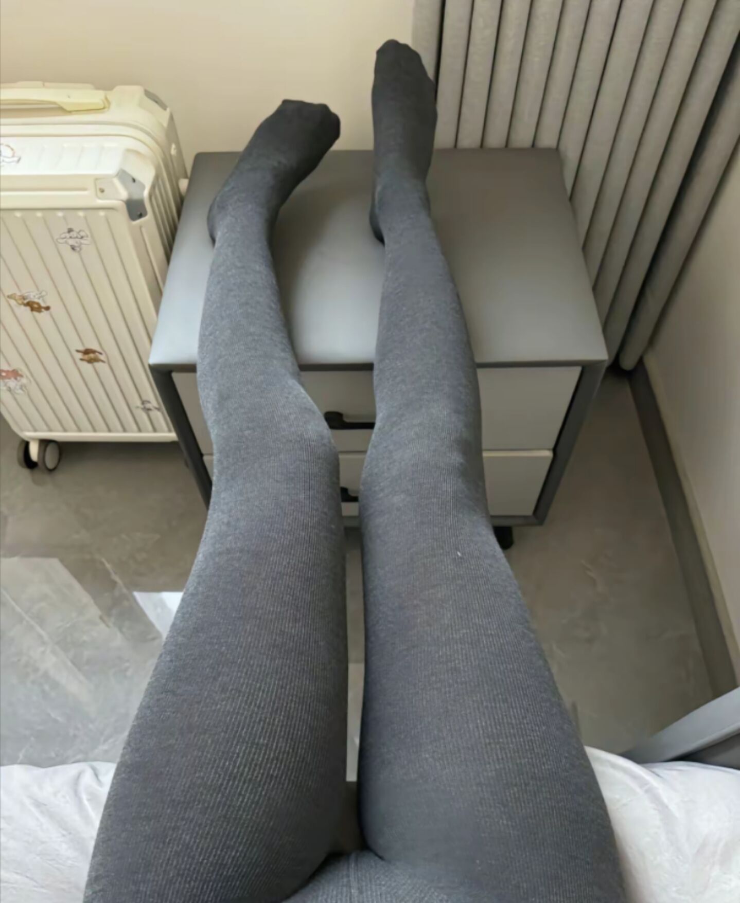 天气晴娇妻的丝袜诱惑
