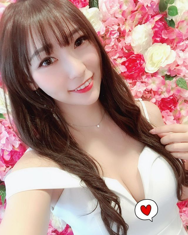 直播主薇娜Verna爆乳夹胸引诱人犯罪