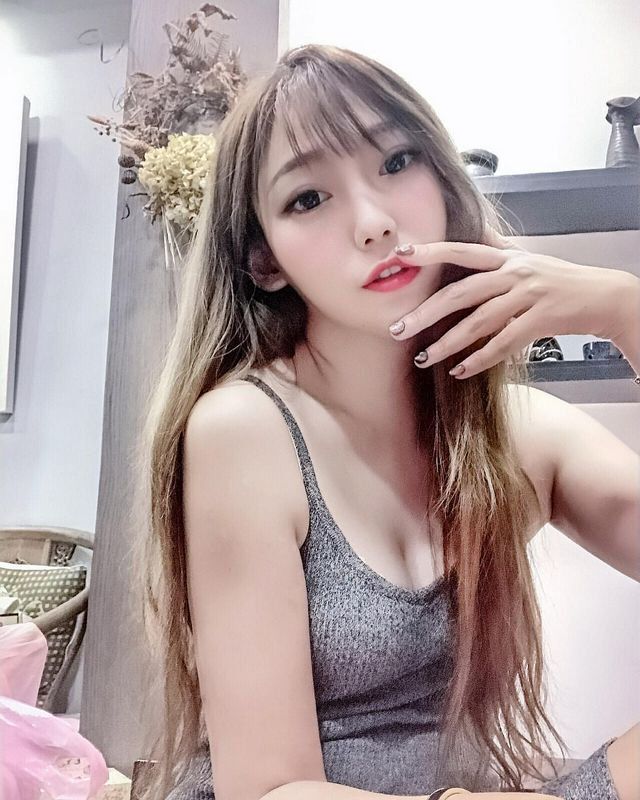 直播主薇娜Verna爆乳夹胸引诱人犯罪