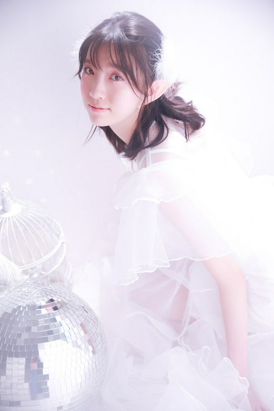 白纱裙美女白嫩性感诱人写真图片
