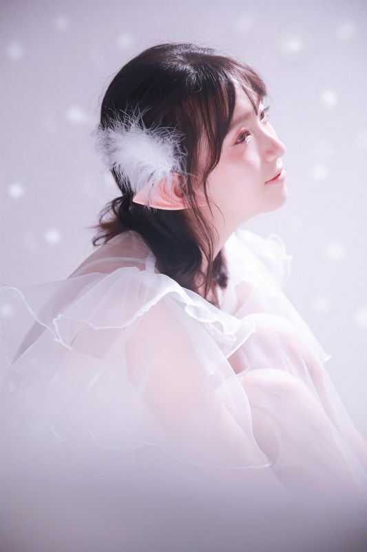 白纱裙美女白嫩性感诱人写真图片