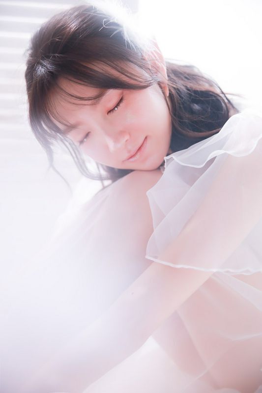 白纱裙美女白嫩性感诱人写真图片